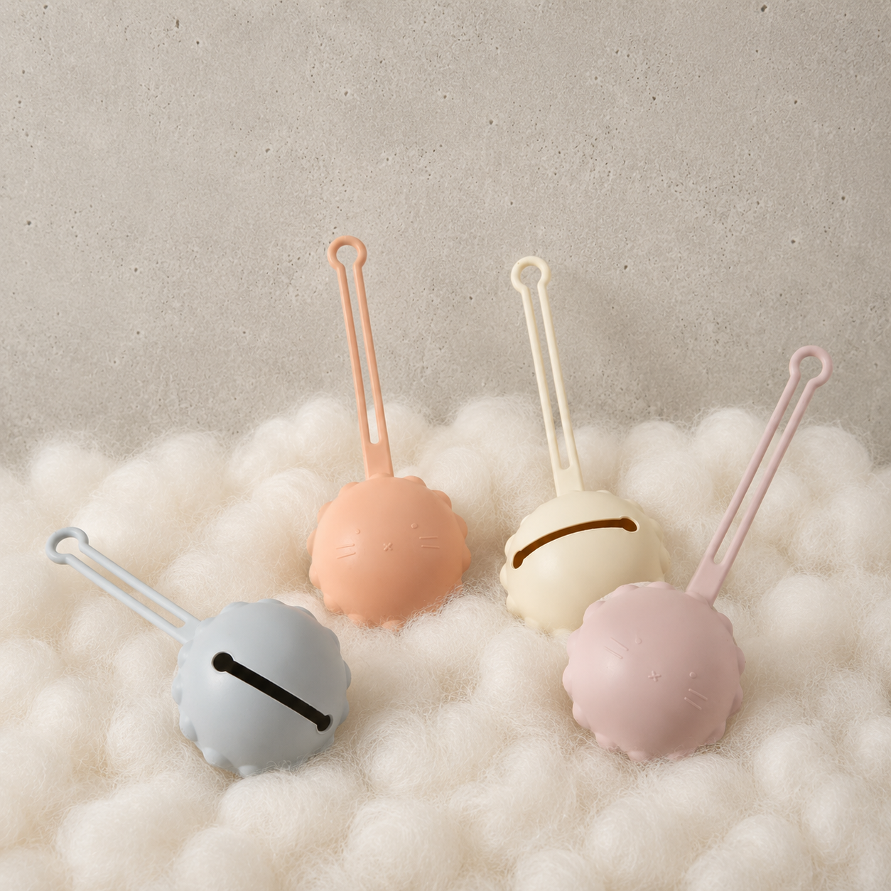 Henny Silicone Dummy Holder | Nordic Kids
